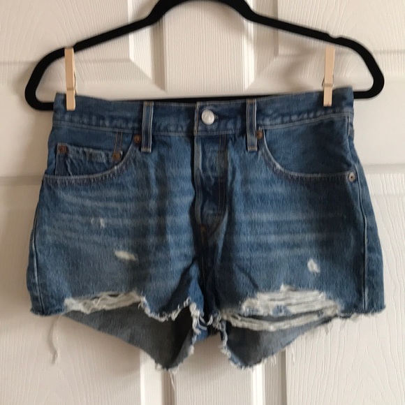 Levi’s 501 denim cutoffs /‎ size 26 - Picture 1 of 8